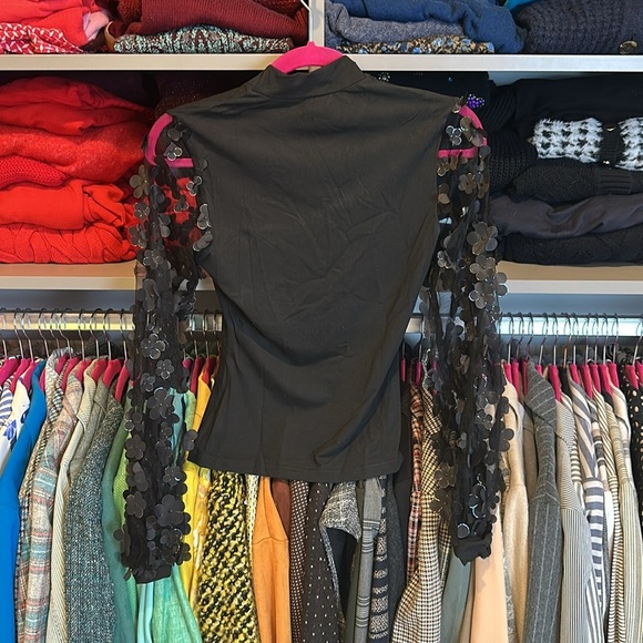 Bellablue black long flower adorned sleeves mock neck top size XS NWT - Picture 3 of 3